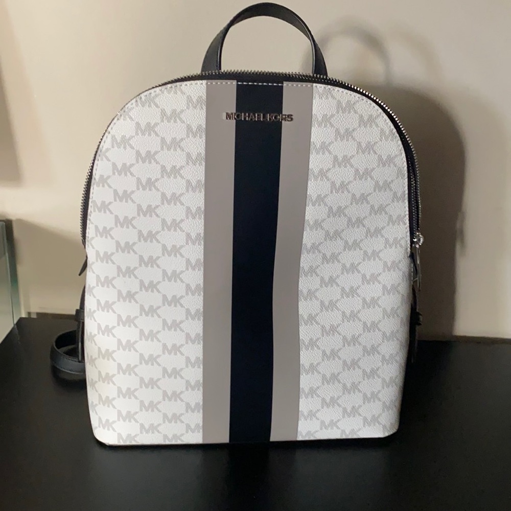 🖤 New Michael Kors 🖤Cindy Backpack Center